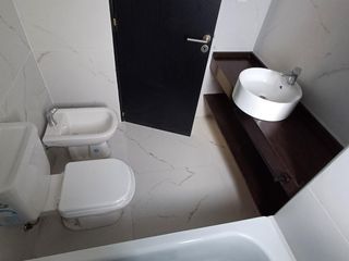 Foto 9 de Exclusivo Depto con vista al Paseo de la Costa - Nqn - (Toilette - baño - vestidor - dos balcones)