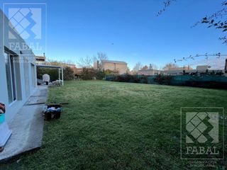 Foto 14 de Casa venta Comahue Golf Club Neuquén, 2 dormitorios, 3 baños y jardín