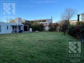 Foto 16 de Casa venta Comahue Golf Club Neuquén, 2 dormitorios, 3 baños y jardín