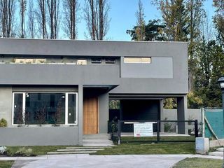 Foto 1 de Casa a Estrenar con la mejor ubicacion en Chacras de Coria. Barrio Privado Darragueira Park