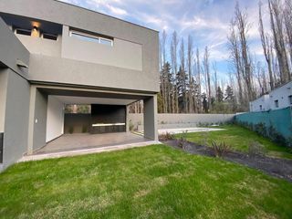 Foto 24 de Casa a Estrenar con la mejor ubicacion en Chacras de Coria. Barrio Privado Darragueira Park