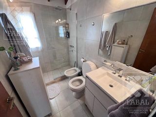 Foto 18 de Casa venta Santa Genoveva, 3 dormitorios, pileta y quincho