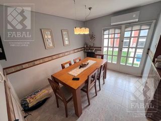 Foto 8 de Casa venta Santa Genoveva, 3 dormitorios, pileta y quincho