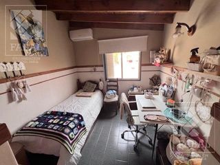 Foto 16 de Casa venta Santa Genoveva, 3 dormitorios, pileta y quincho