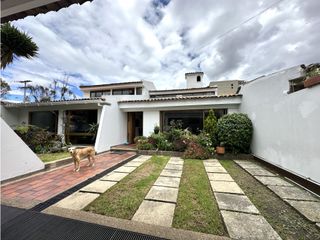 Foto 2 de VENTA CASA CEDRITOS, 430 MTS, 5 HAB, 4 PARQ, 2 JARDINES
