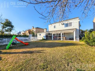 Foto 4 de Casa en alquiler 5 ambientes con pileta y parrilla, Barrancas del Lago, Nordelta