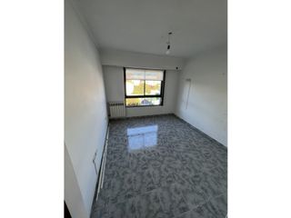 Foto 9 de Residencial-Depto. 1er piso a la calle!