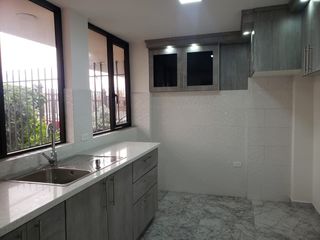 Foto 1 de ¡TE VAS A ENAMORAR! Casa de 3 pisos en Martínez, Ambato- Espacio, Confort y plusvalía