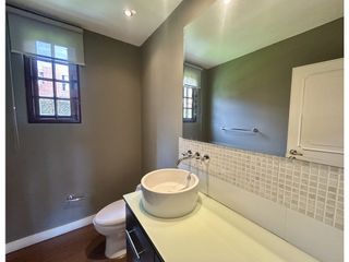 Foto 4 de INCREIBLE CASA EN SANTA ANA ORIENTAL-GRAN JARDIN-VENTA-RENTA