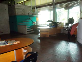 Foto 16 de San Eduardo Amplio local con área de oficinas, bodegas, talleres