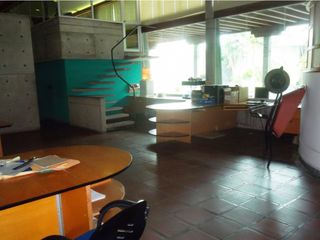 Foto 11 de San Eduardo Amplio local con área de oficinas, bodegas, talleres
