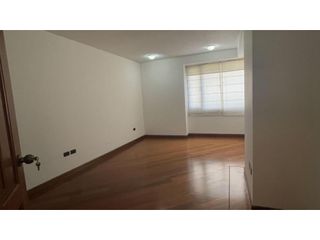 Foto 6 de Departamento en González Suárez 389 m² en renta – vista y lujo total