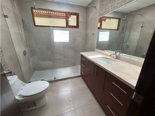 Foto 5 de Casas de arriendo con jardín piscina y vista en Tanda Nayón