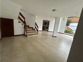 Foto 2 de Casas de arriendo con jardín piscina y vista en Tanda Nayón