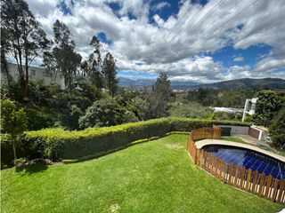 Foto 1 de Casas de arriendo con jardín piscina y vista en Tanda Nayón