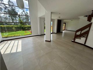 Foto 4 de Casas de arriendo con jardín piscina y vista en Tanda Nayón