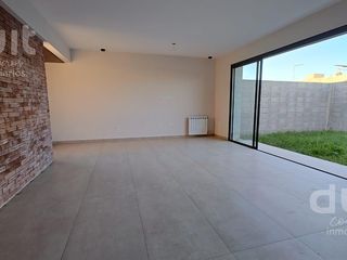 Foto 2 de Duplex en alquiler 2 dorm y dos baños en una sola planta! San Ignacio!