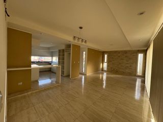 Foto 3 de Alquiler Casa 3 dorm y pileta en Barrio cerrado La Castellana