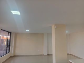 Foto 3 de Por estrenar casa amplia de 3 plantas en Martínez - Ambato