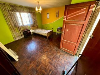 Foto 21 de VENDE CASA 4 DORMITORIOS SOBRE AV SABATTINI