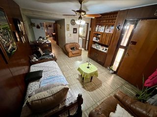 Foto 6 de VENDE CASA 4 DORMITORIOS SOBRE AV SABATTINI