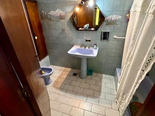Foto 19 de VENDE CASA 4 DORMITORIOS SOBRE AV SABATTINI