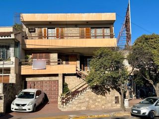 Foto 1 de VENDE CASA 4 DORMITORIOS SOBRE AV SABATTINI