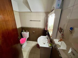 Foto 12 de VENDE CASA 4 DORMITORIOS SOBRE AV SABATTINI