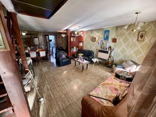 Foto 3 de VENDE CASA 4 DORMITORIOS SOBRE AV SABATTINI
