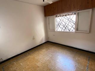 Foto 11 de VENTA CASA TRES DORMITORIOS COCHERA EN CRISOL SUD