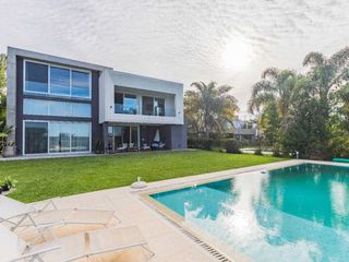 Foto 1 de Venta  Casa 35 mts de costa al Rio/ apto credito