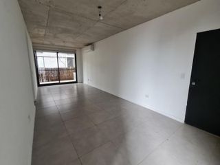 Foto 2 de Departamento en 2 amb c/cochera muy amplio Tigre Centro (apto crédito)
