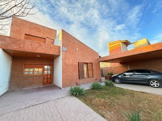 Foto 2 de Re/Max Vende casa en General Roca