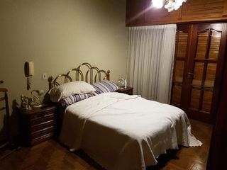 Foto 10 de Muy Buena Casa En Venta 3d,suitte,gge,patio, Tte Farias 1390