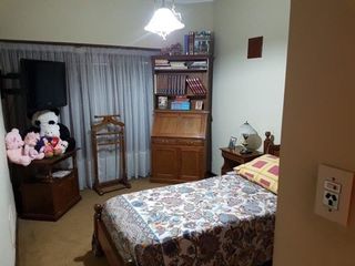 Foto 5 de Muy Buena Casa En Venta 3d,suitte,gge,patio, Tte Farias 1390