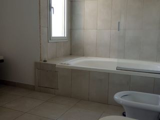 Foto 31 de Casa en venta 4 amb  en Los Sauces con pileta