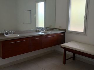 Foto 30 de Casa en venta 4 amb  en Los Sauces con pileta