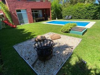 Foto 1 de Casa en venta 4 amb  en Los Sauces con pileta