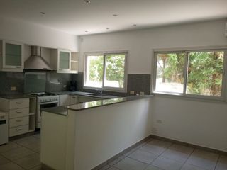 Foto 40 de Casa en venta 4 amb  en Los Sauces con pileta