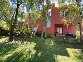 Foto 2 de Casa en venta 4 amb  en Los Sauces con pileta