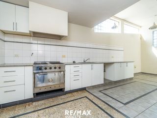 Foto 1 de VENTA CASA DE ALTO - PLENO CENTRO
