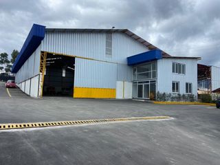 Foto 2 de Renta Nave Industrial de 890 m² con Oficinas y Patio de Maniobras – Cuenca