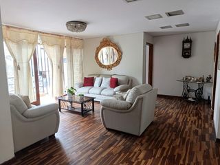 Foto 1 de Amplio Y Muy Bien Distribuido Departamento - 189 M2