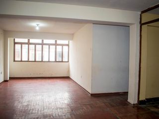 Foto 5 de Venta de amplia casa en Urb. Valdiviezo - SMP