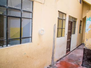 Foto 2 de Venta de amplia casa en Urb. Valdiviezo - SMP