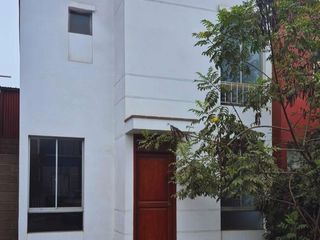 Foto 1 de Acogedora Casa Familiar Con Terraza, Jardín Y Estacionamiento