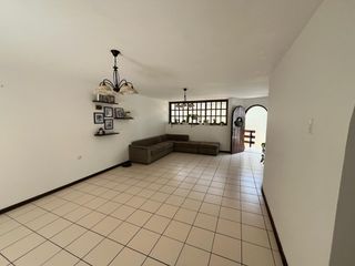 Foto 18 de Vive cerca del mar en una casa amplia y moderna en Pimentel.