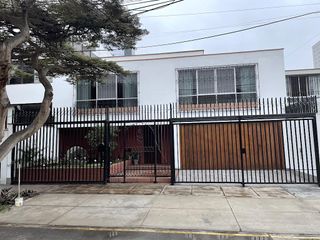 Foto 1 de Casa en Alquiler en el Corazón de San Isidro! Ideal para Vivienda u Oficina