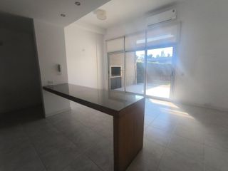 Foto 2 de Departamento con Jardín en Alquiler - Posadas Norte, El Palmar - Nordelta