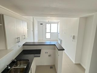 Foto 1 de Departamento en venta de 1 dorm con balcón al frente